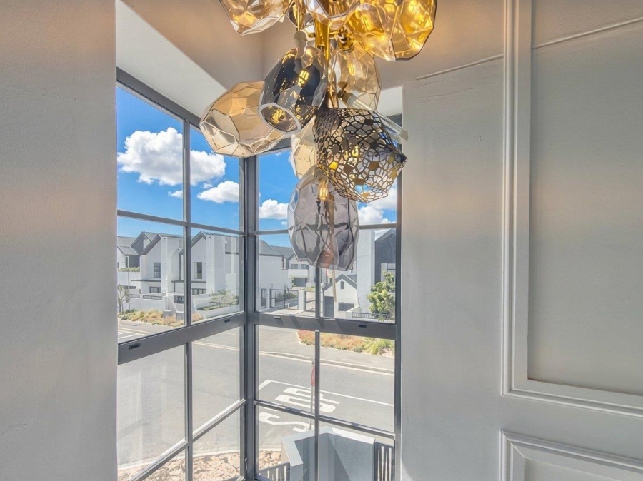 6 Bedroom Property for Sale in Sandown Western Cape